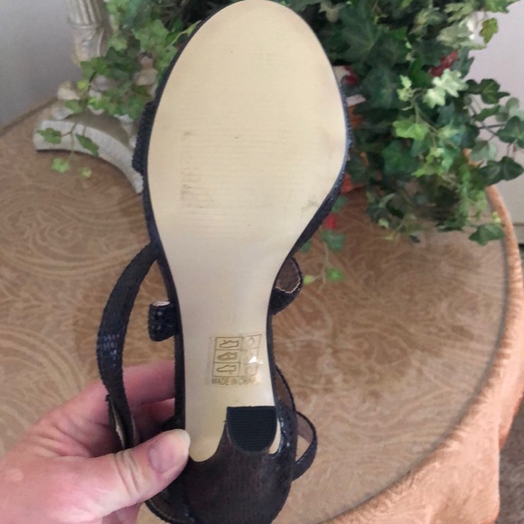 Never worn M068 strapping heels. Sz7.5 - Picture 7 of 7